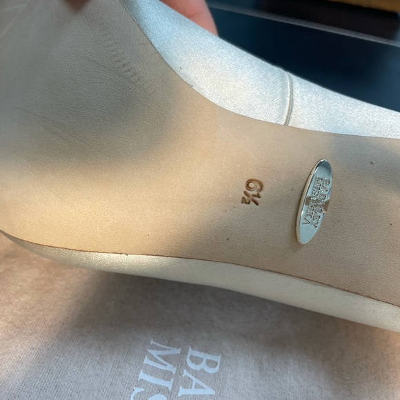 Badgley Mischka Olga Ivory Satin Pump